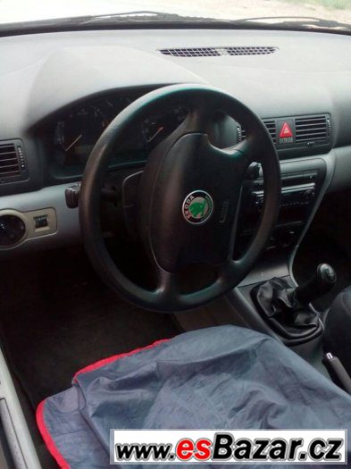 Škoda Octavia 1,6 Benzin, 55kW, Liftback – fotografie 2
