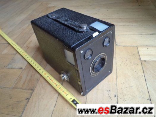 Prodám historický Fotoaparát BROWNIE TARGET, SIX – fotografie 2