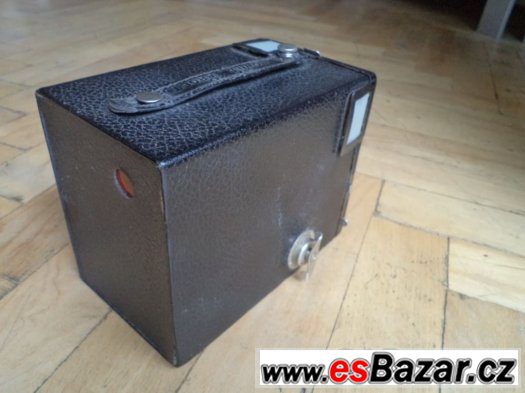 Prodám historický Fotoaparát BROWNIE TARGET, SIX – fotografie 3