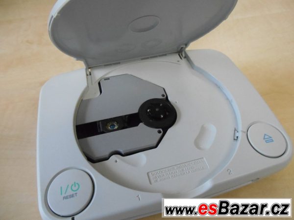 PS One Sony + dvě hry  – fotografie 2