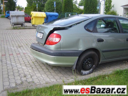 Toyota Avensis lifback VVTi 1,8 – fotografie 2