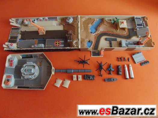 Tank a vojenská základna – fotografie 2