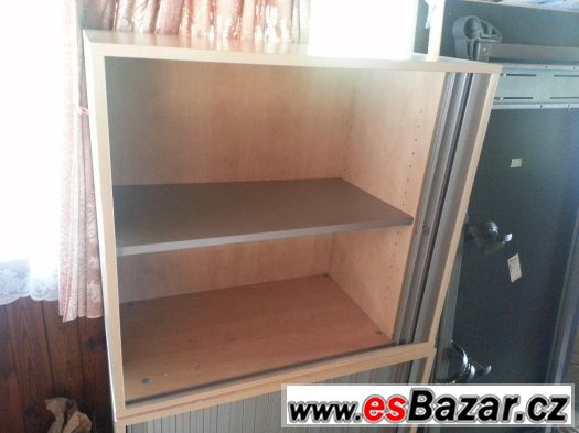Skříňka s roletou , zamykání na klíček , jako nová , – fotografie 2