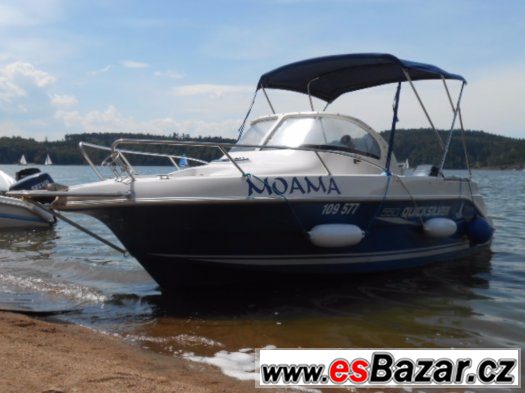 Quicksilver 550 Motorovy Clun s Kajutou – fotografie 2