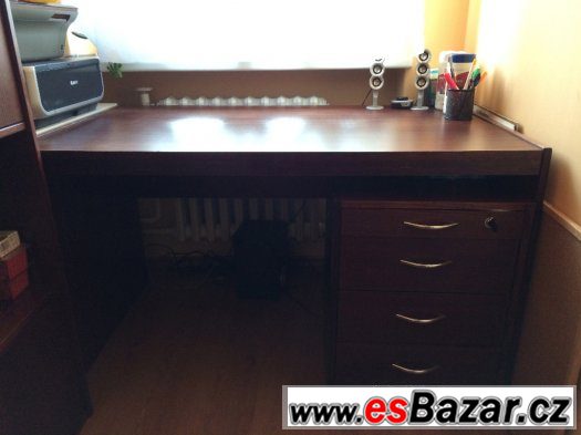 psací stůl a kontainer – fotografie 1