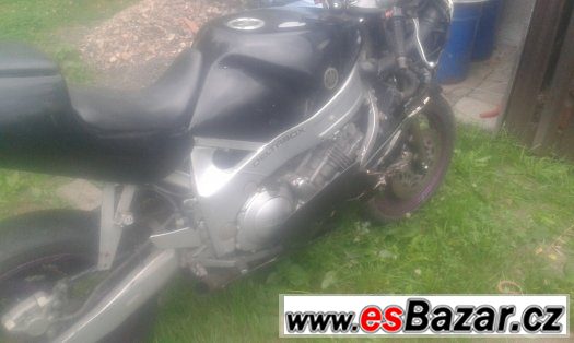 bouraná Yamaha FZR 600 (3HE) – fotografie 5