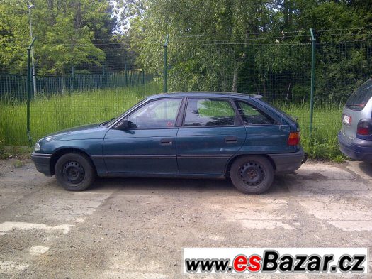 Prodám Opel Astra Hatchback, benzín – fotografie 1