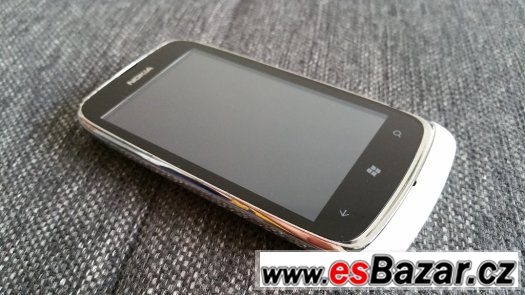 Nokia Lumia 610 + mnoho příslušenství – fotografie 5