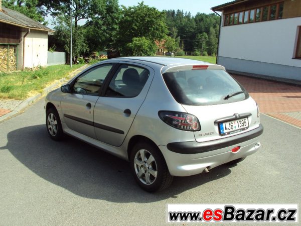 Peugeot 206 1.4i,  r.v.2001  – fotografie 2