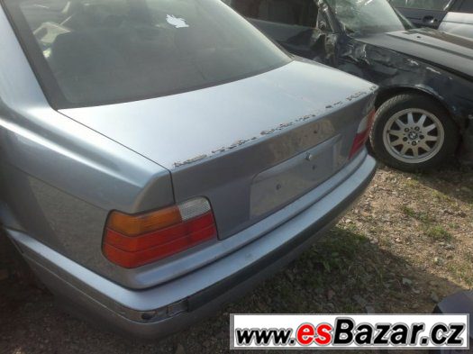 BMW e36 sedan víko kufru – fotografie 1