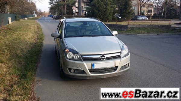 Opel Astra combi 1,9TDI, navi, kůže – fotografie 3