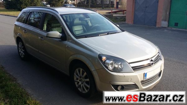 Opel Astra combi 1,9TDI, navi, kůže – fotografie 4