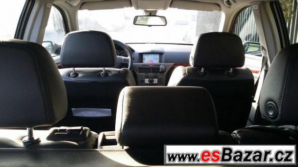 Opel Astra combi 1,9TDI, navi, kůže – fotografie 6