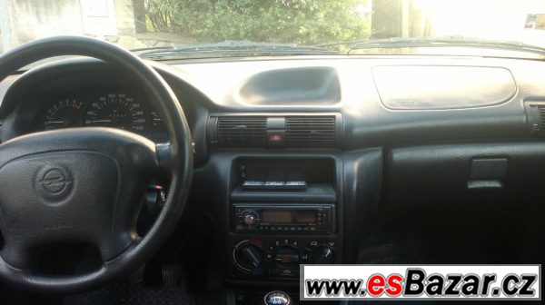 Opel Astra Combi 1.6  – fotografie 2