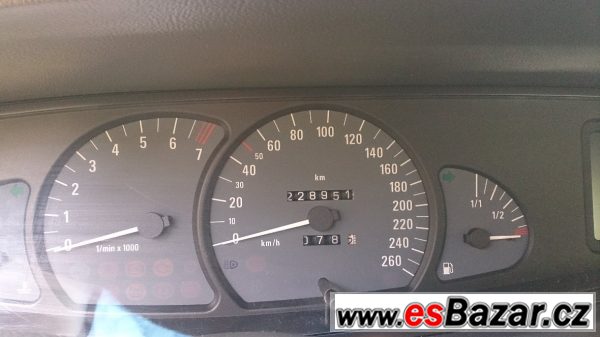 Opel Omega 2.6 V6 combi, spěchá! – fotografie 3