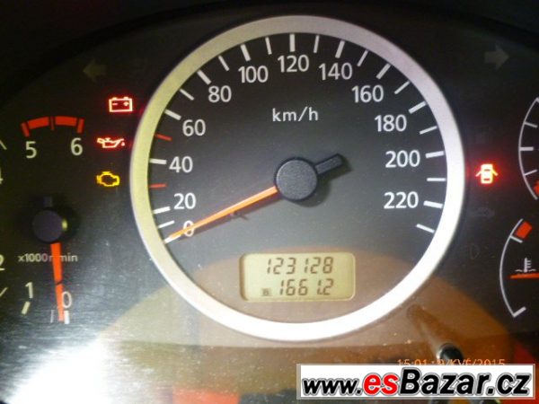 Nissan Almera Tino 2,2DCi 100kW – fotografie 3