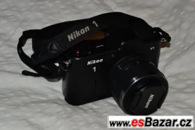 NIKON 1 V1 s obj. 10-30 VR a blesk
