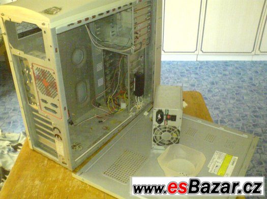 Prodám tuto parádní pc skřín – fotografie 4