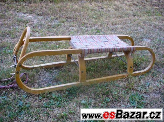 Starší dřevěné sáňky – fotografie 1