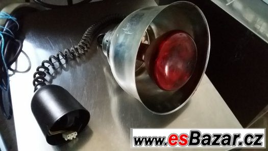 Infra lampa k ohřevu potravin, jídel v gastronomii. – fotografie 2