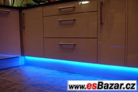 Prodám kompletní sadu: LED pásek + ovladač + zdroj – fotografie 2
