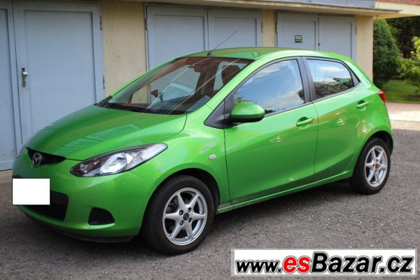 Mazda 2, zelená metalíza, top stav – fotografie 2