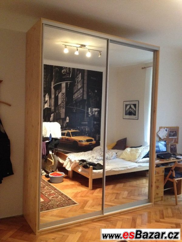 Luxusní šatní skříň – fotografie 1