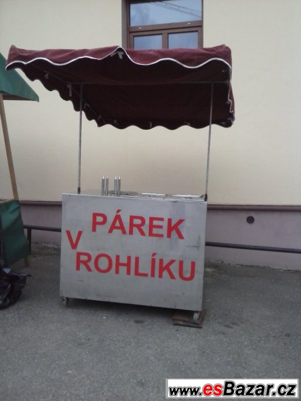 Mobilní stánek - párek v rohlíku  – fotografie 1