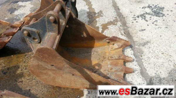 lopata 60 traktorbagr ,barva , Komatsu WB 93/97, – fotografie 1