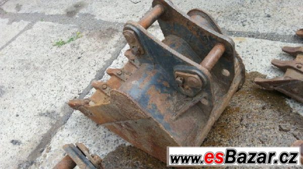 lopata 60 traktorbagr ,barva , Komatsu WB 93/97, – fotografie 2