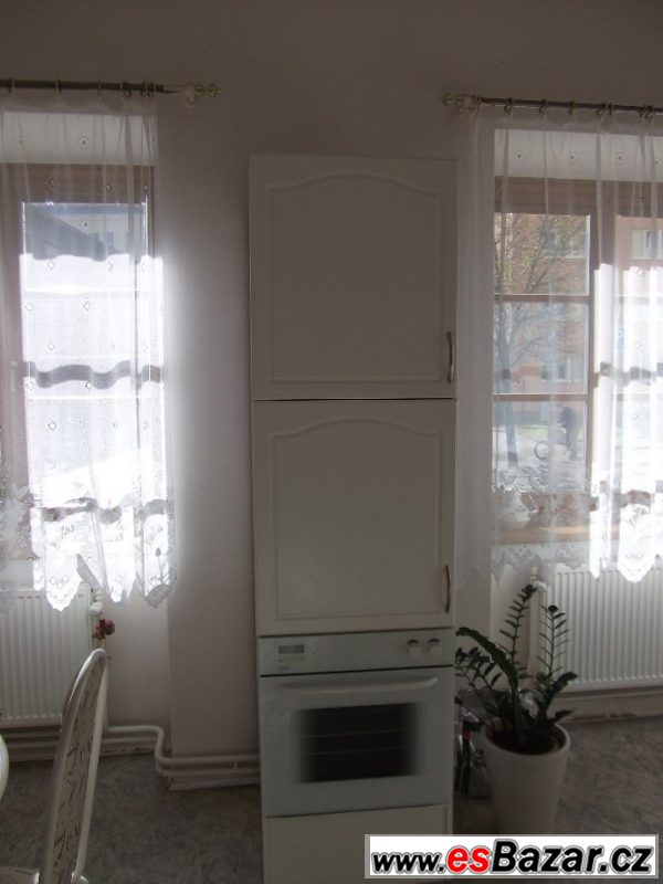 Kuchyňská linka+dřez+digestoř+troub – fotografie 3