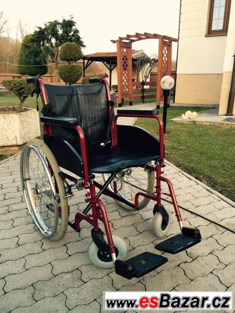 Meyra, skládací invalidní vozík – fotografie 1