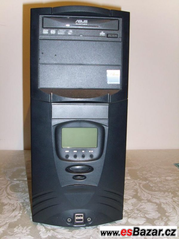 PC sestava pro 4 monitory – fotografie 1