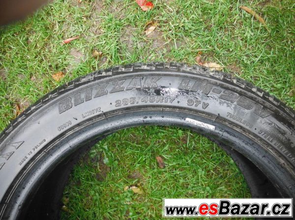Pneu 235/45 R 17 97V, 8mm  – fotografie 3