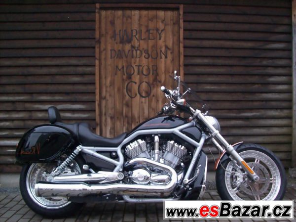 Harley-Davidson VRSCAW V-Rod 1250, chopper – fotografie 1