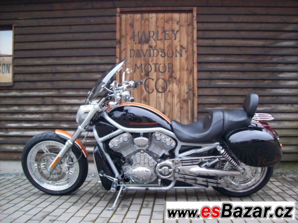 Harley-Davidson VRSCAW V-Rod 1250, chopper – fotografie 2