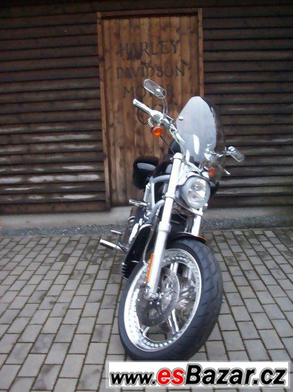 Harley-Davidson VRSCAW V-Rod 1250, chopper – fotografie 5