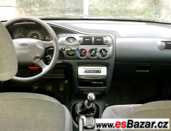 Ford Escort kombi 1,6i 16V – fotografie 4