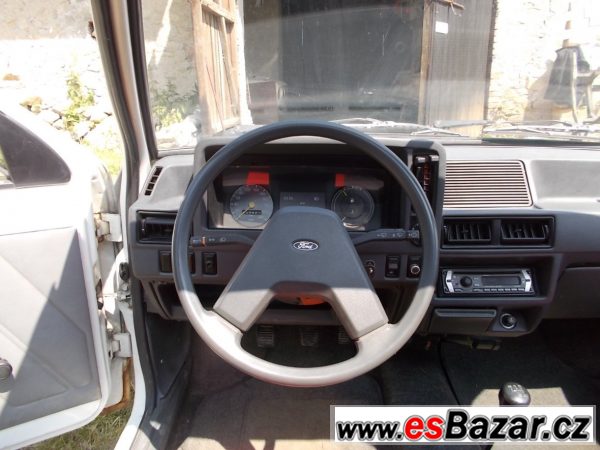 Ford Escort 1300 - veterán – fotografie 3