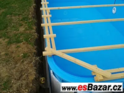 Zapažení pro plastový bazén před obetonováním