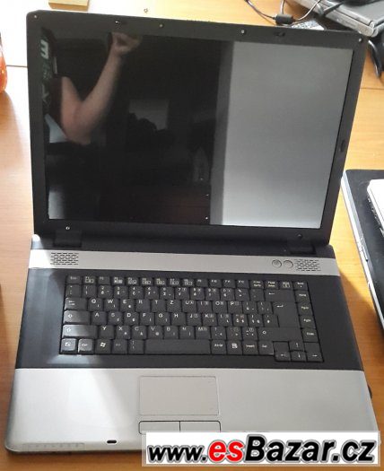 Velký multimediální notebook 17,1" – fotografie 1