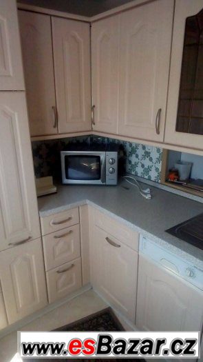 Prodám rohovou linku 210/190 cm ,součást linky je lednička, – fotografie 3