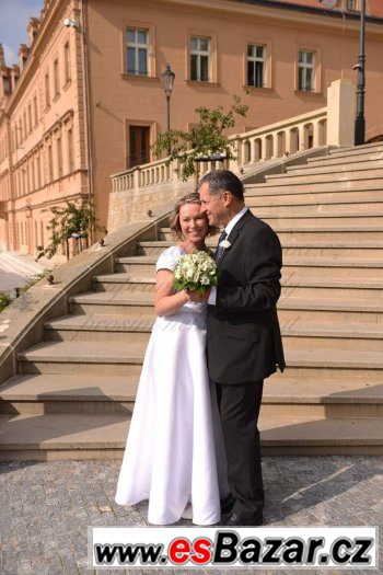 Elegantni ,jednoduche  svatebni saty 44-46 + kabelka(USA) – fotografie 2