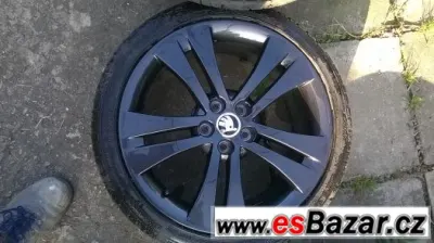 alu Trinity cerne 17" s pneu, jete 2mesice