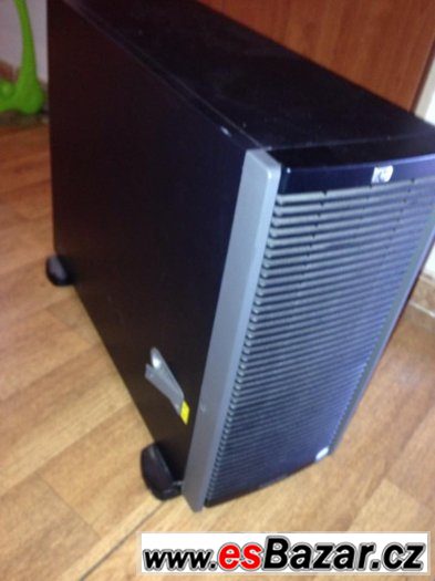 server HP Proliant ML350 – fotografie 1