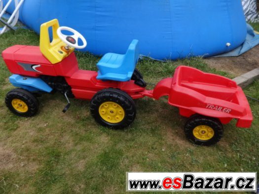 Šlapací traktor s vlekem zn. BIG 3-8 LET – fotografie 1