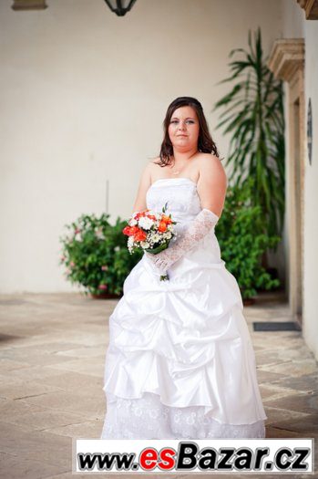 Krásné svatební šaty – fotografie 1