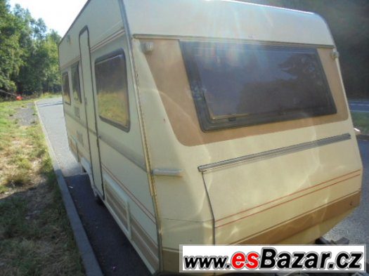 Karavan Dethleffs 460, čtyři lůžka, 1000kg – fotografie 1