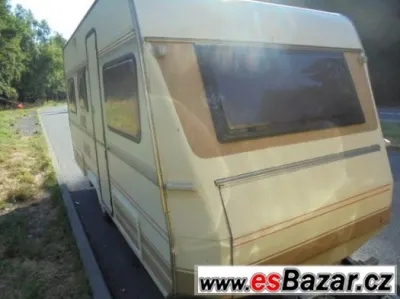 Karavan Dethleffs 460, čtyři lůžka, 1000kg