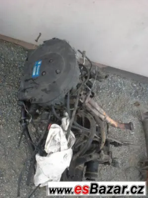 Felicia I motor 1.3i  převodovka  výfuk nárazník kapota